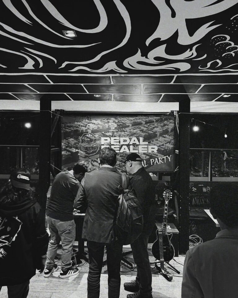 Fiesta de lanzamiento Strymon en Pedaldealer