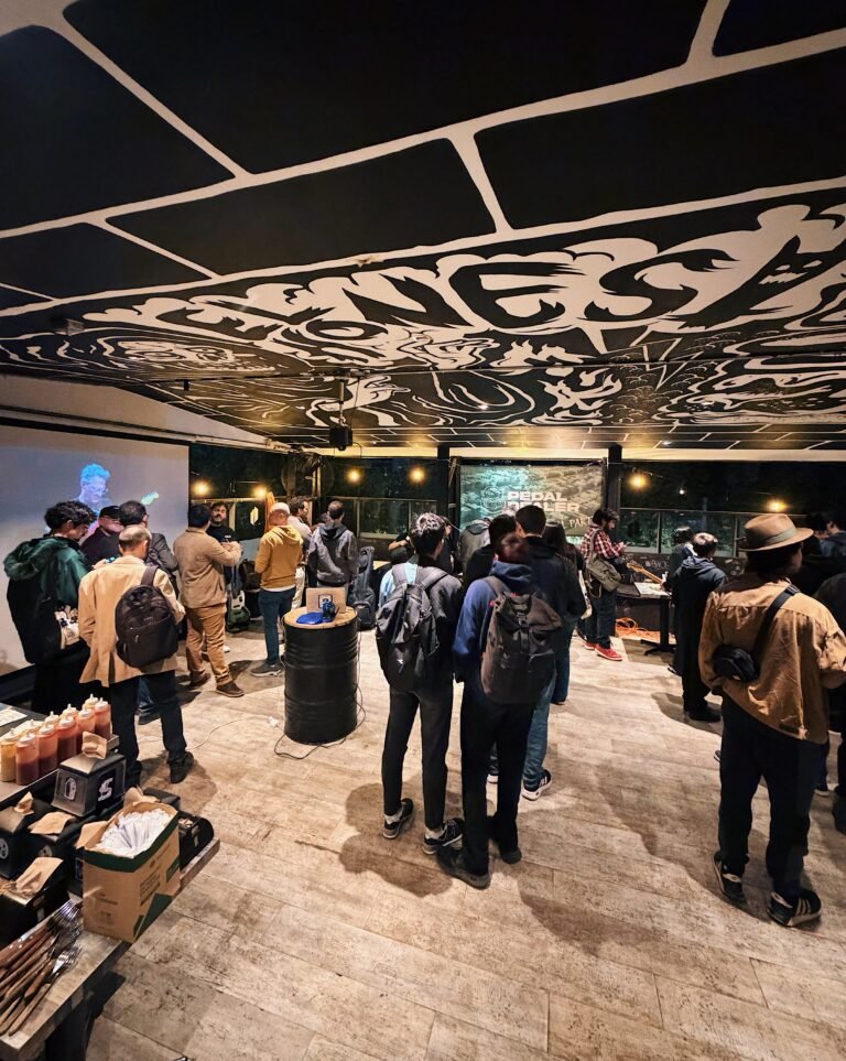 Fiesta de lanzamiento Strymon en Pedaldealer