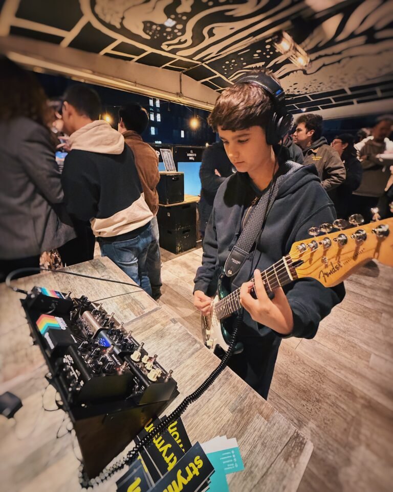 Fiesta de lanzamiento Strymon en Pedaldealer