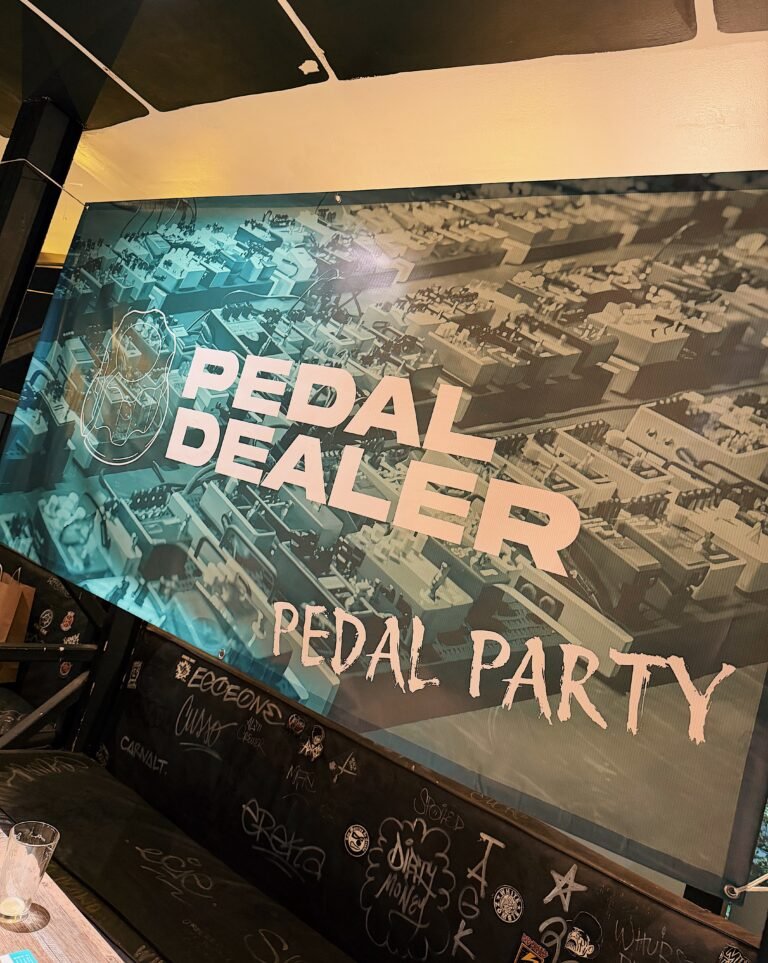 Fiesta de lanzamiento Strymon en Pedaldealer